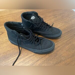 Vans All Black Canvas Hightops Unisex, men’s size 7, women’s 8.5 Skate 721277